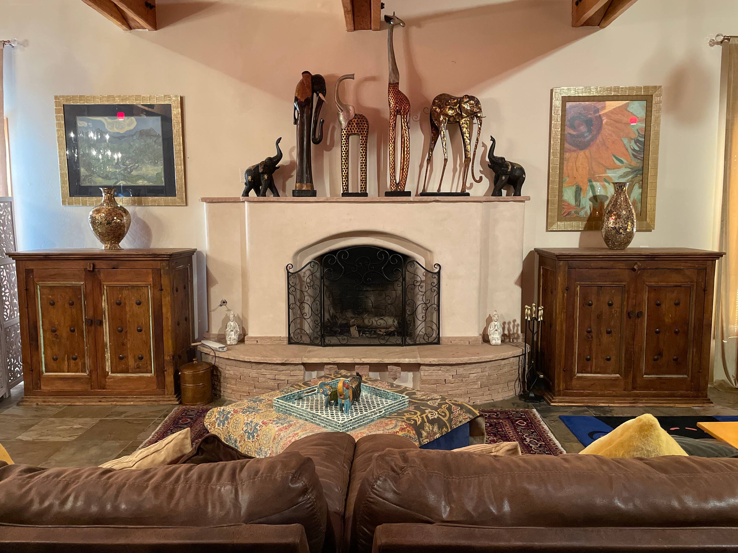 O'Waken Oasis lodging fireplace and living room